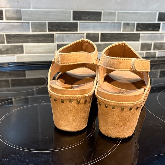 Corkys Carley Tan Studded Wedge Sandals - Picture 4 of 9